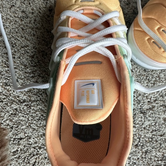 NWB Nike Air Vapormax Plus (sz 6) - Picture 2 of 6